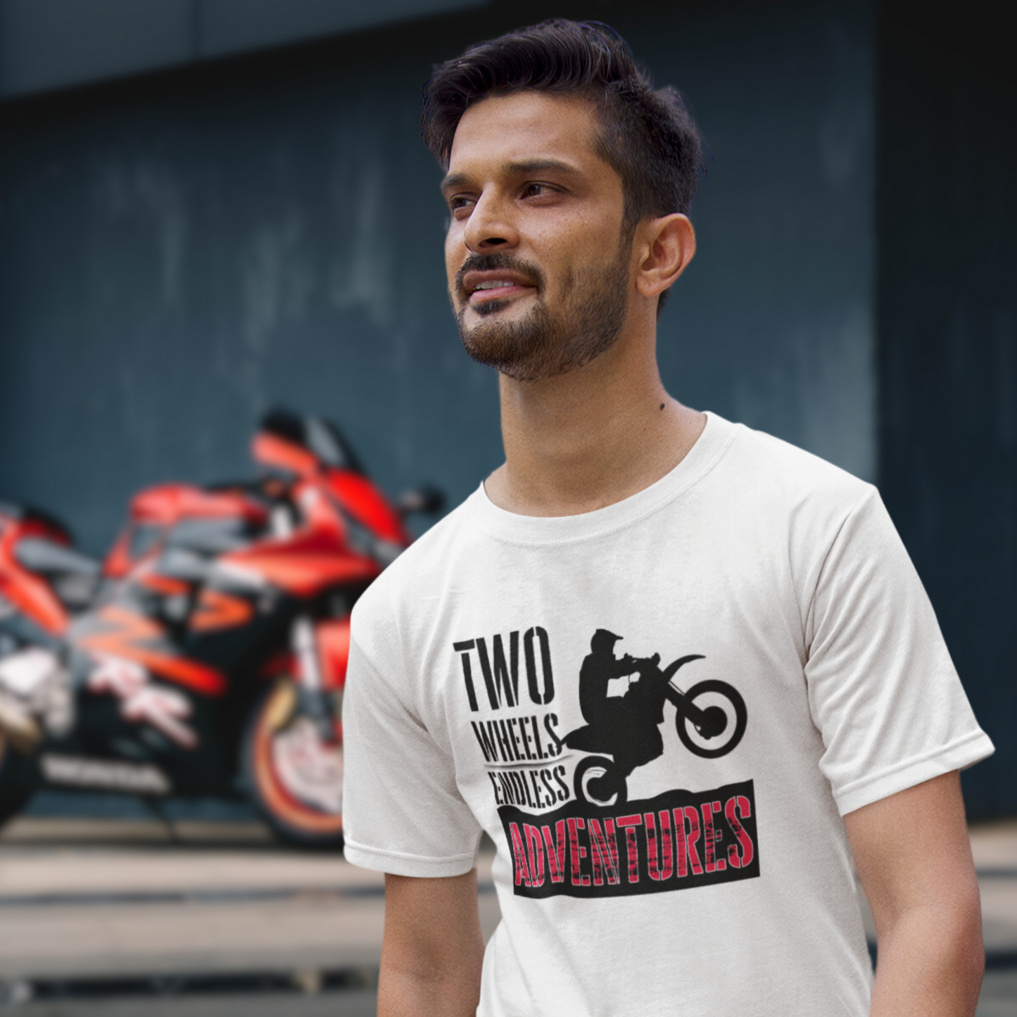 Two Wheels Endless Adventures टी-शर्ट